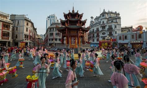 汕頭書店有哪些地方，且書店中的藏書是否能反映當地的文化氛圍？